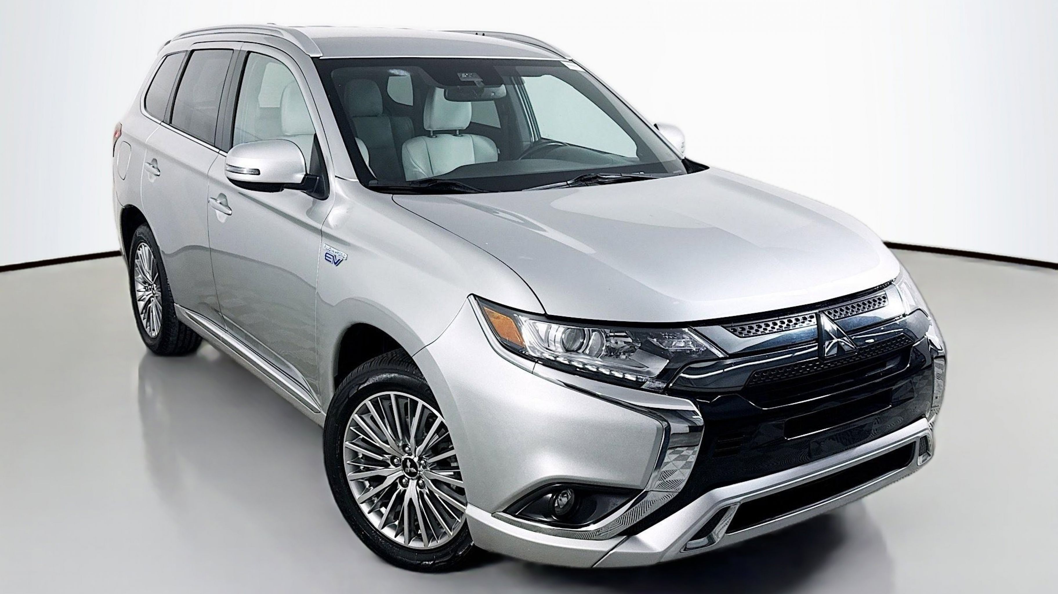2022 Mitsubishi Outlander GT's photo