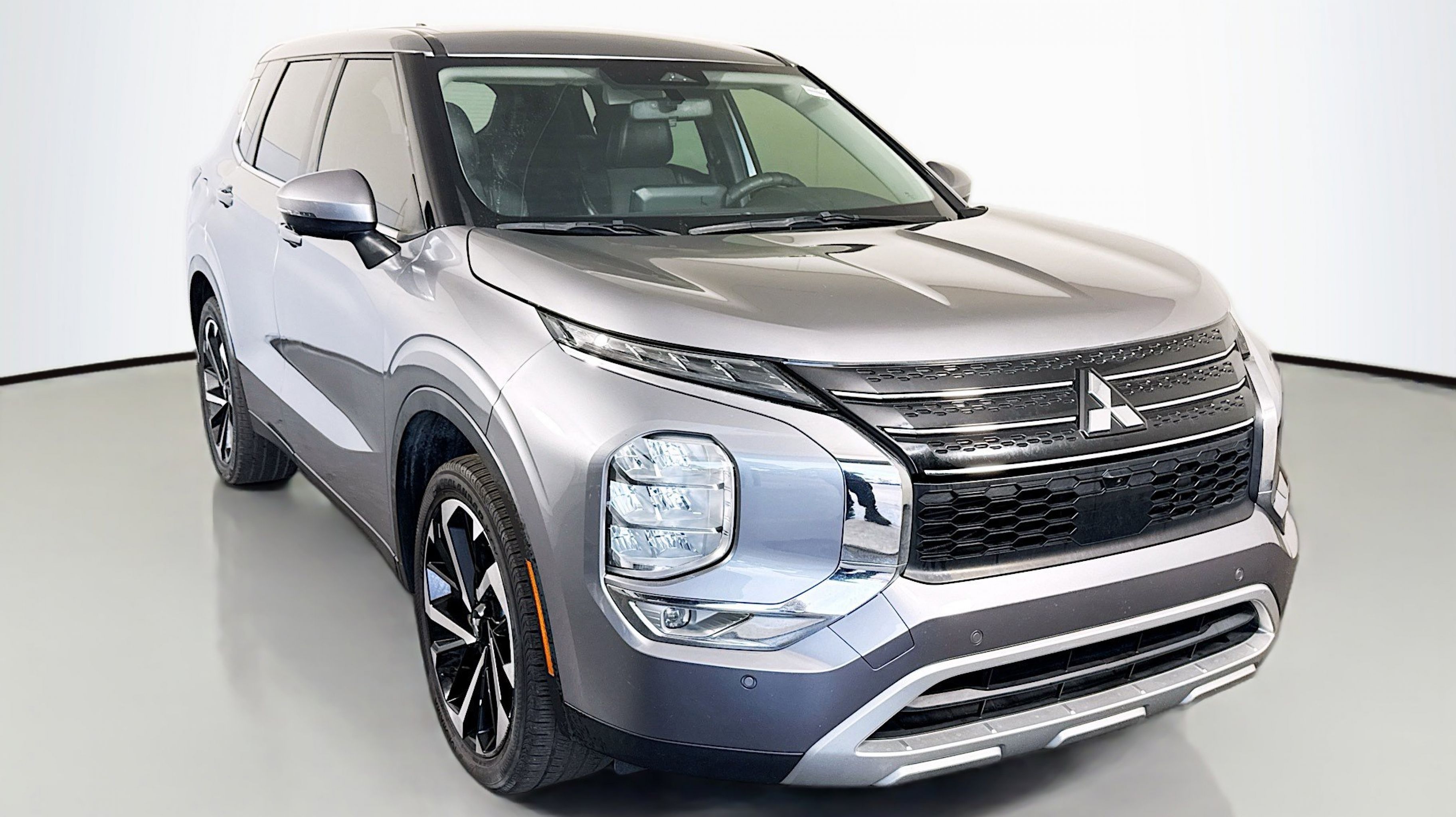 2022 Mitsubishi Outlander SE's photo