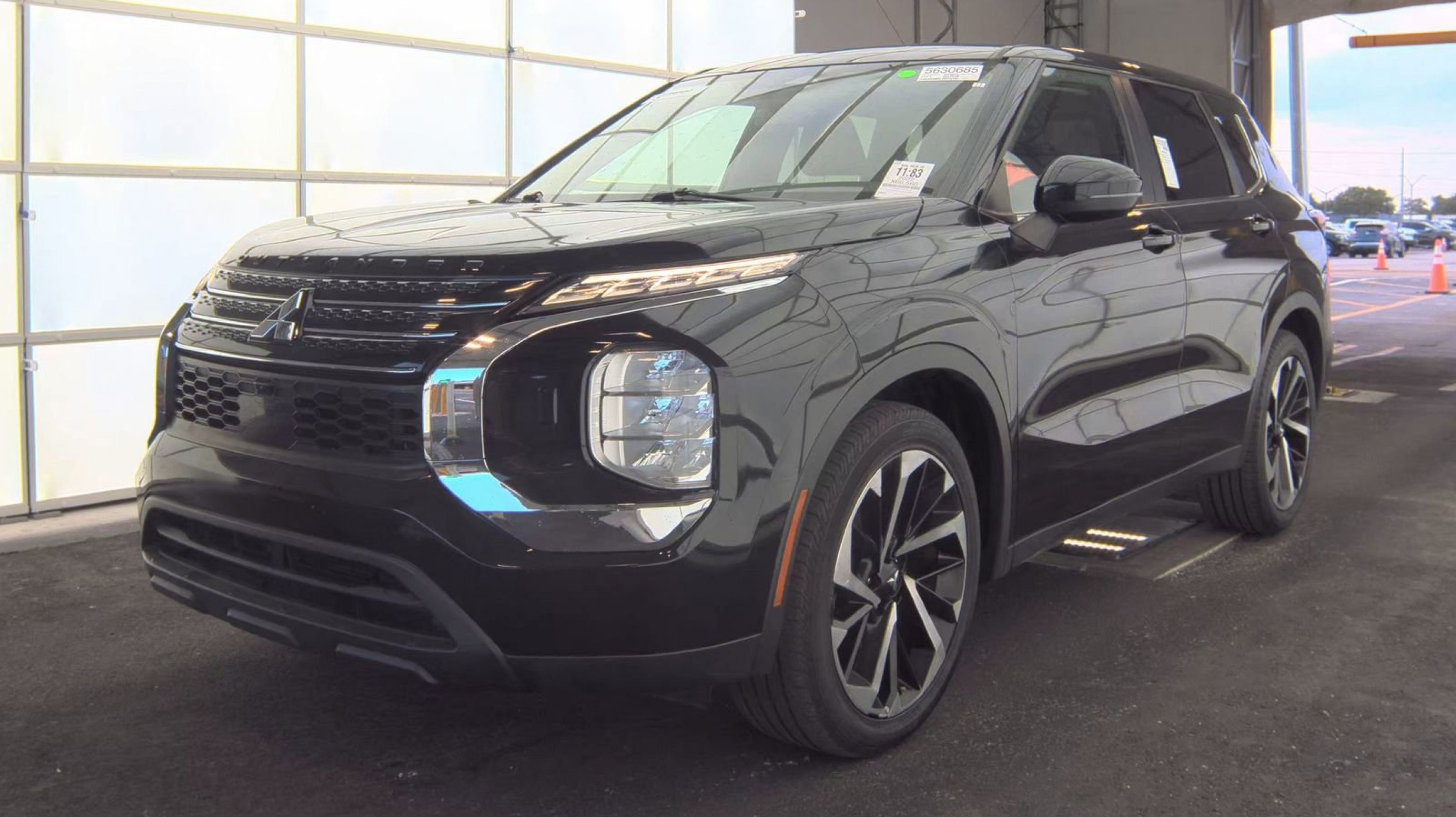2022 Mitsubishi Outlander ES S-AWC's photo