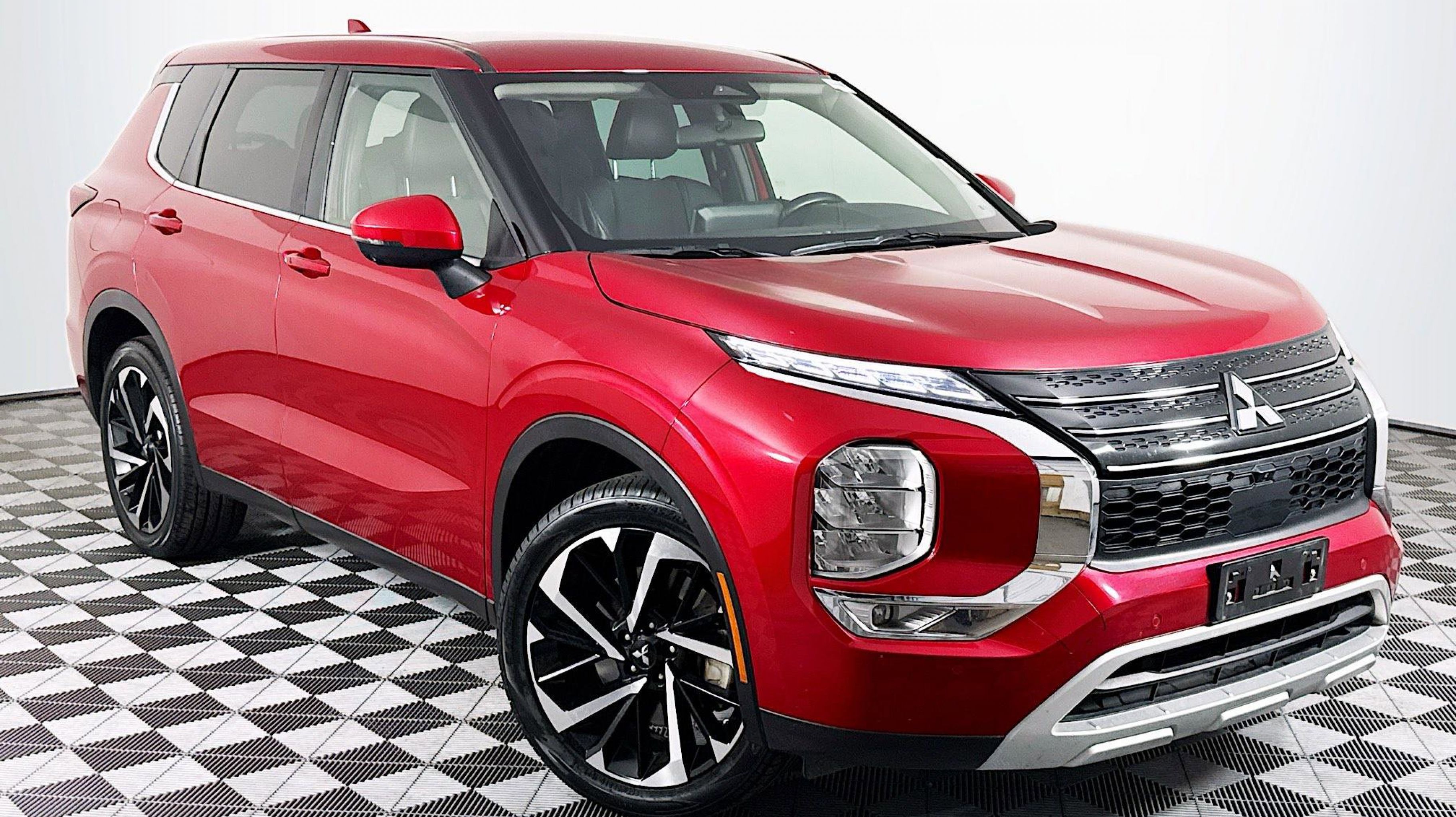 2023 Mitsubishi Outlander SE