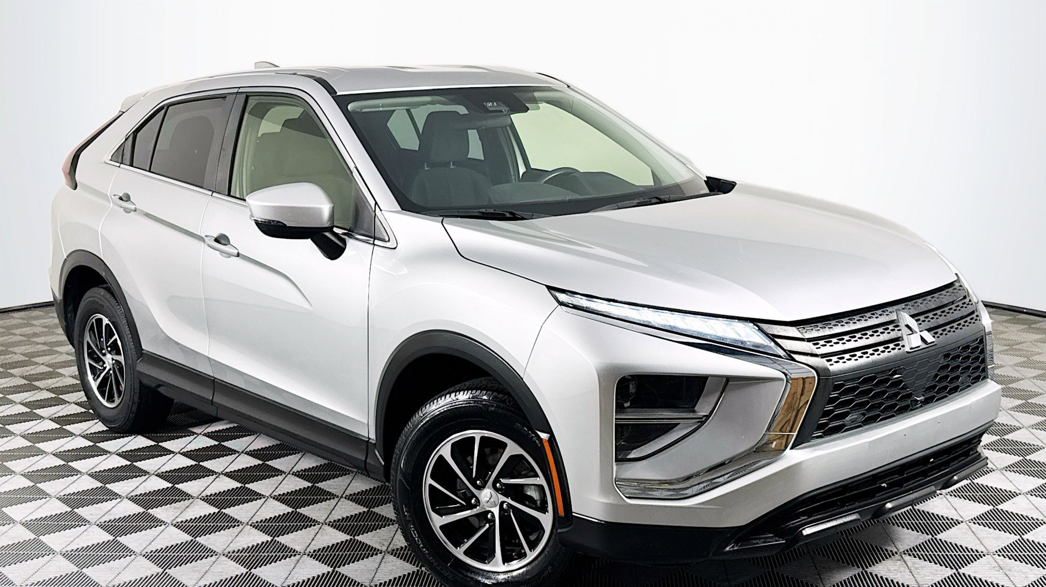 2022 Mitsubishi Eclipse Cross ES S-AWC's photo