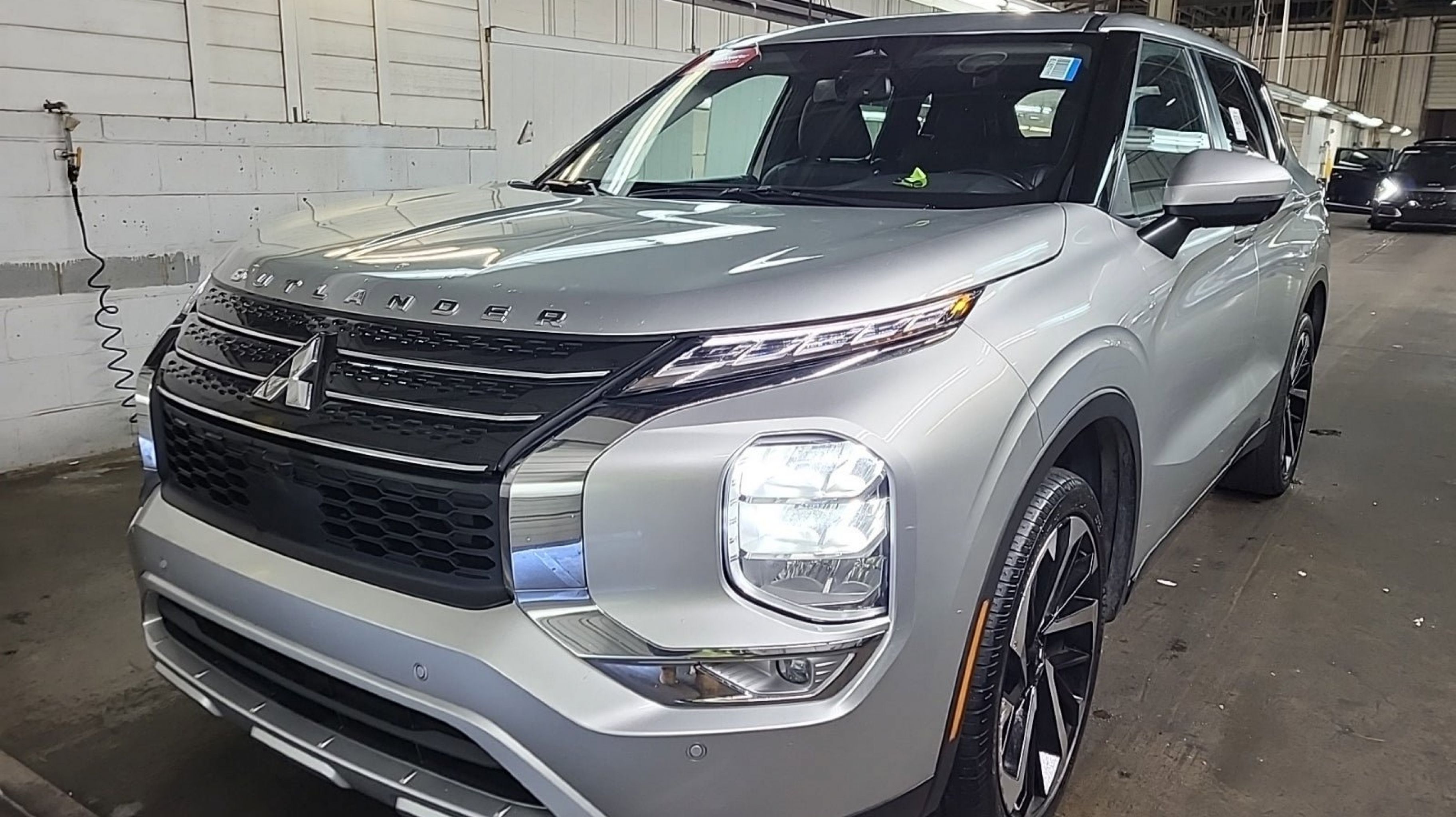 2023 Mitsubishi Outlander SE 2WD's photo