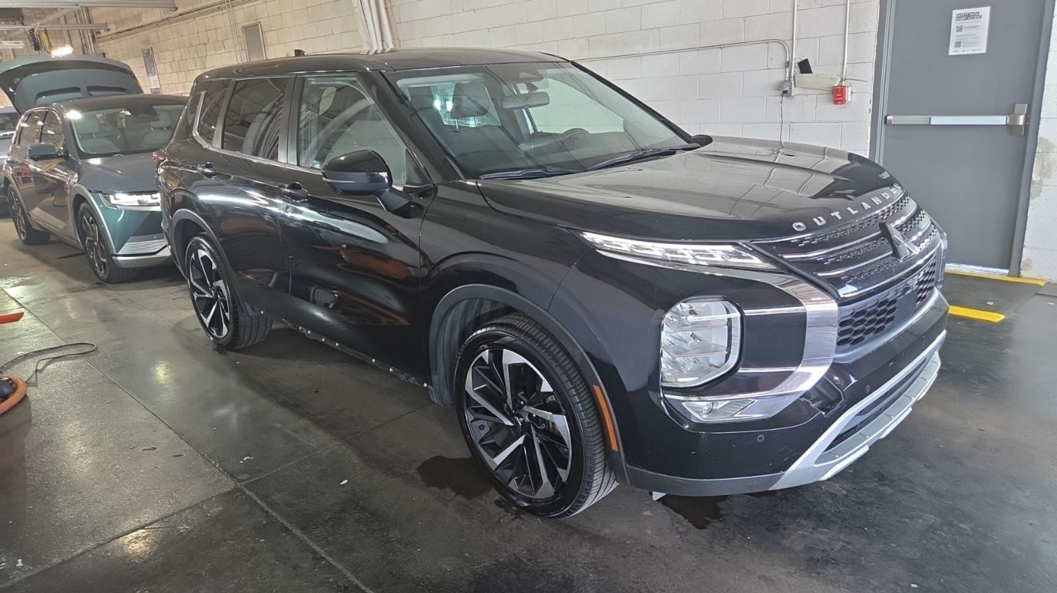 2023 Mitsubishi Outlander SE 2WD's photo