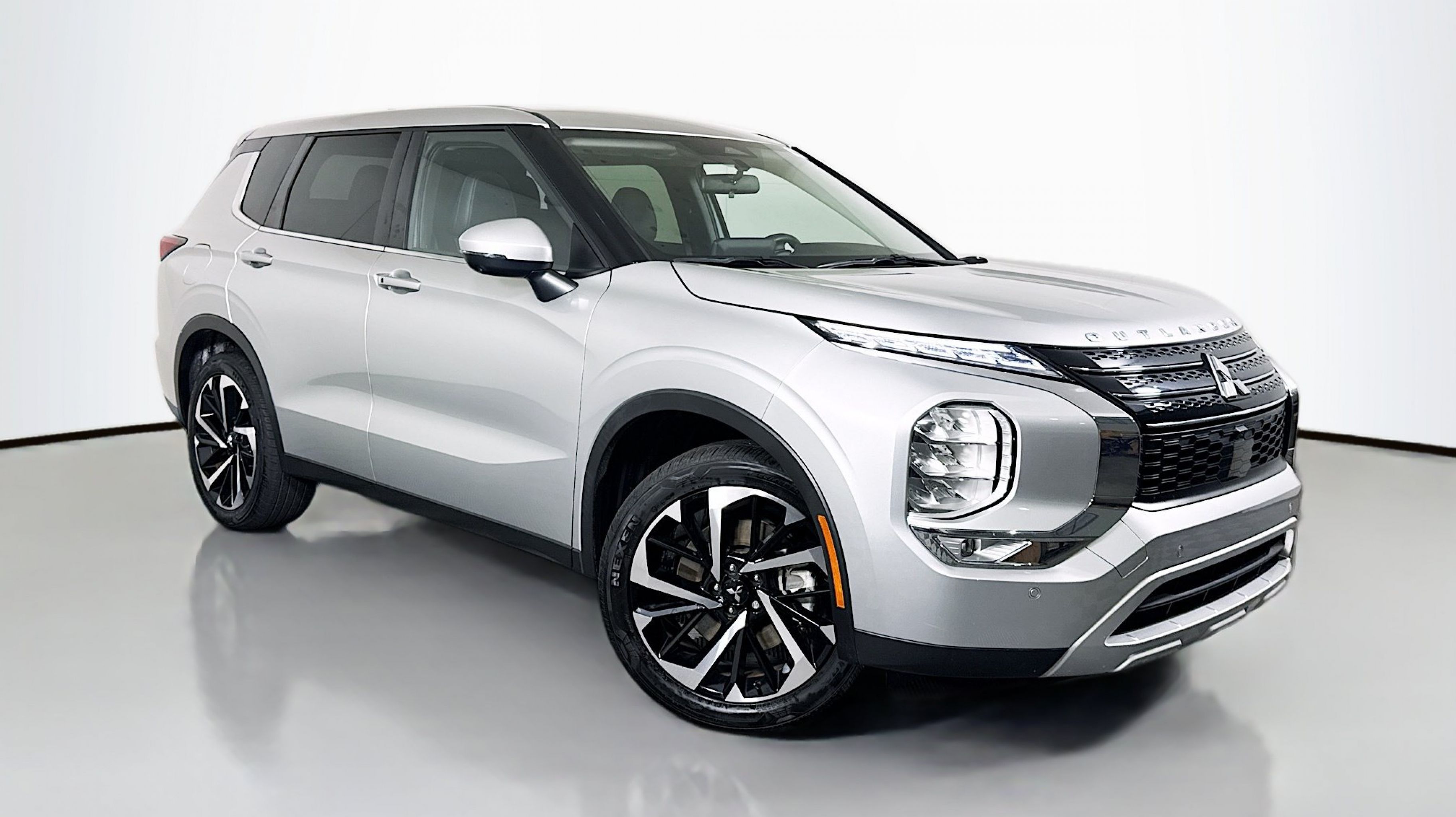 2024 Mitsubishi Outlander SE 2WD's photo