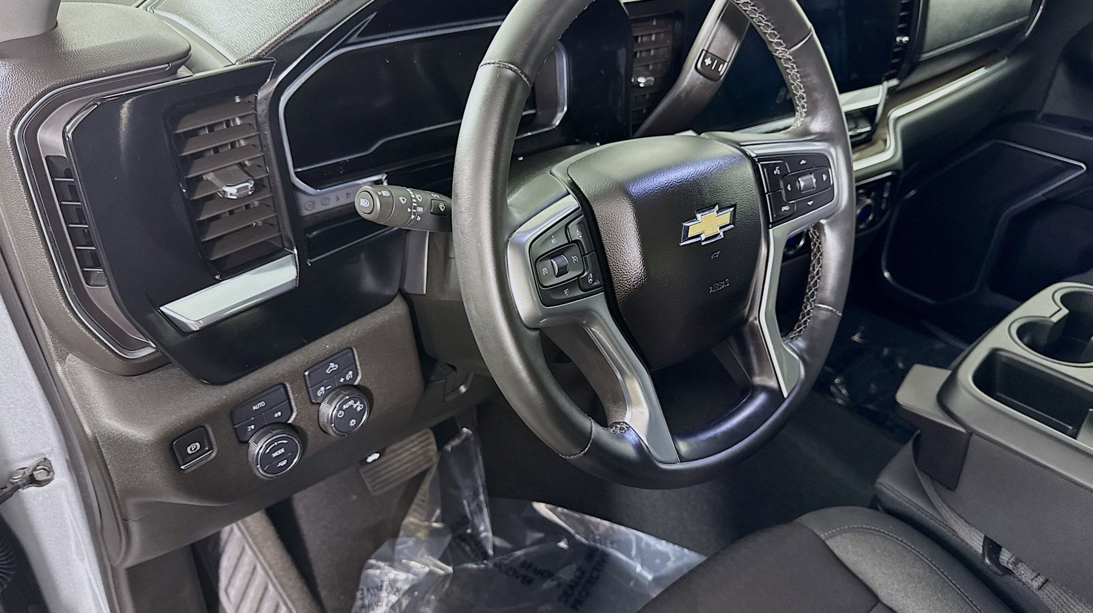 2025 Chevrolet Silverado 1500 LT - Photo 18