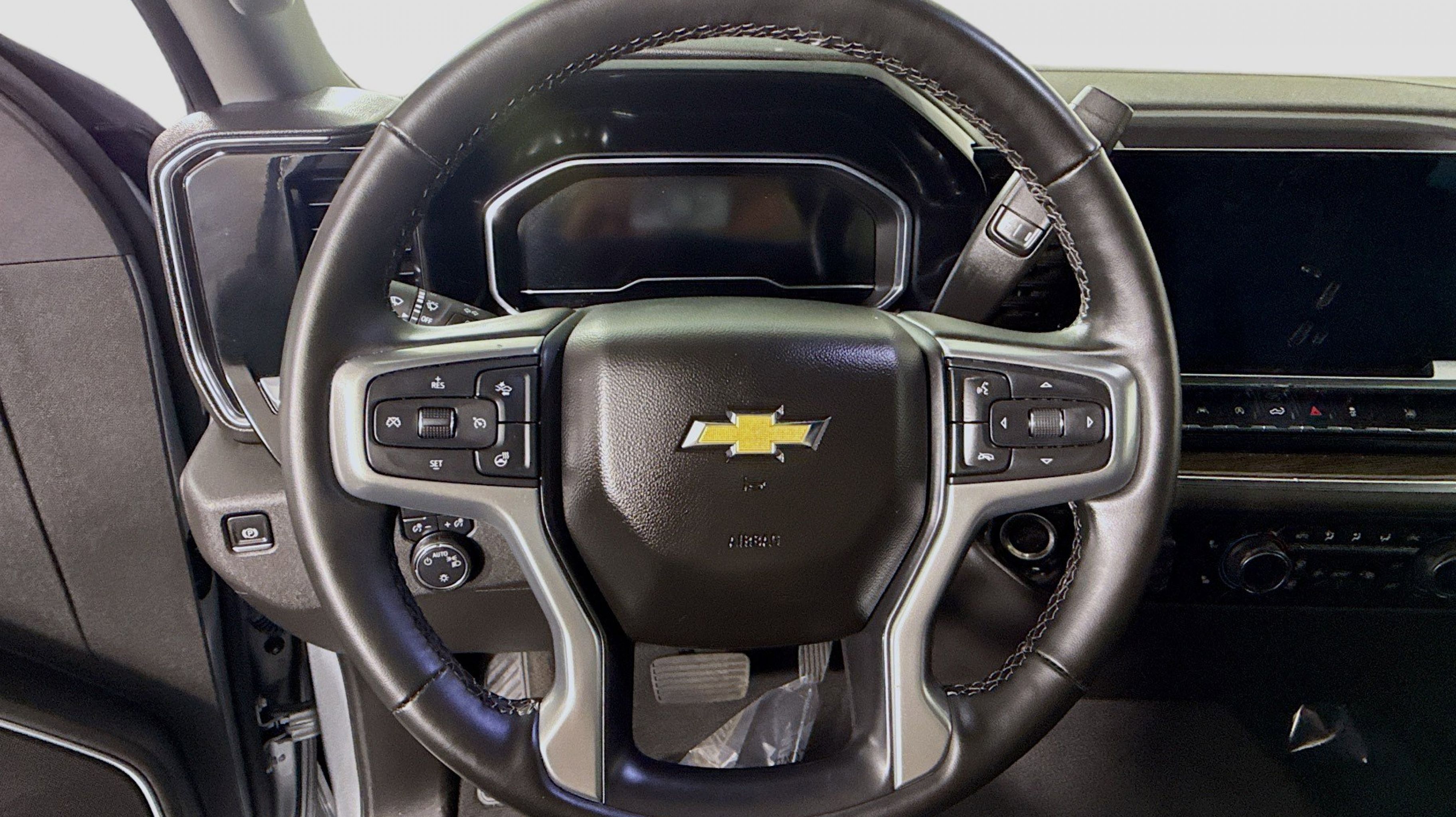 2025 Chevrolet Silverado 1500 LT - Photo 9